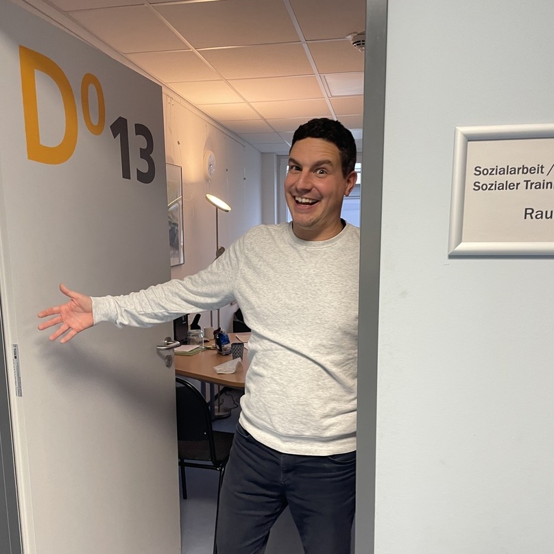 Andreas Schneider- Ansprechpartner Klassenstufen 5 und 6 für den Sozialen Trainingsraum Andreas Schneider- Ansprechpartner Klassenstufen 5 und 6 für den Sozialen Trainingsraum